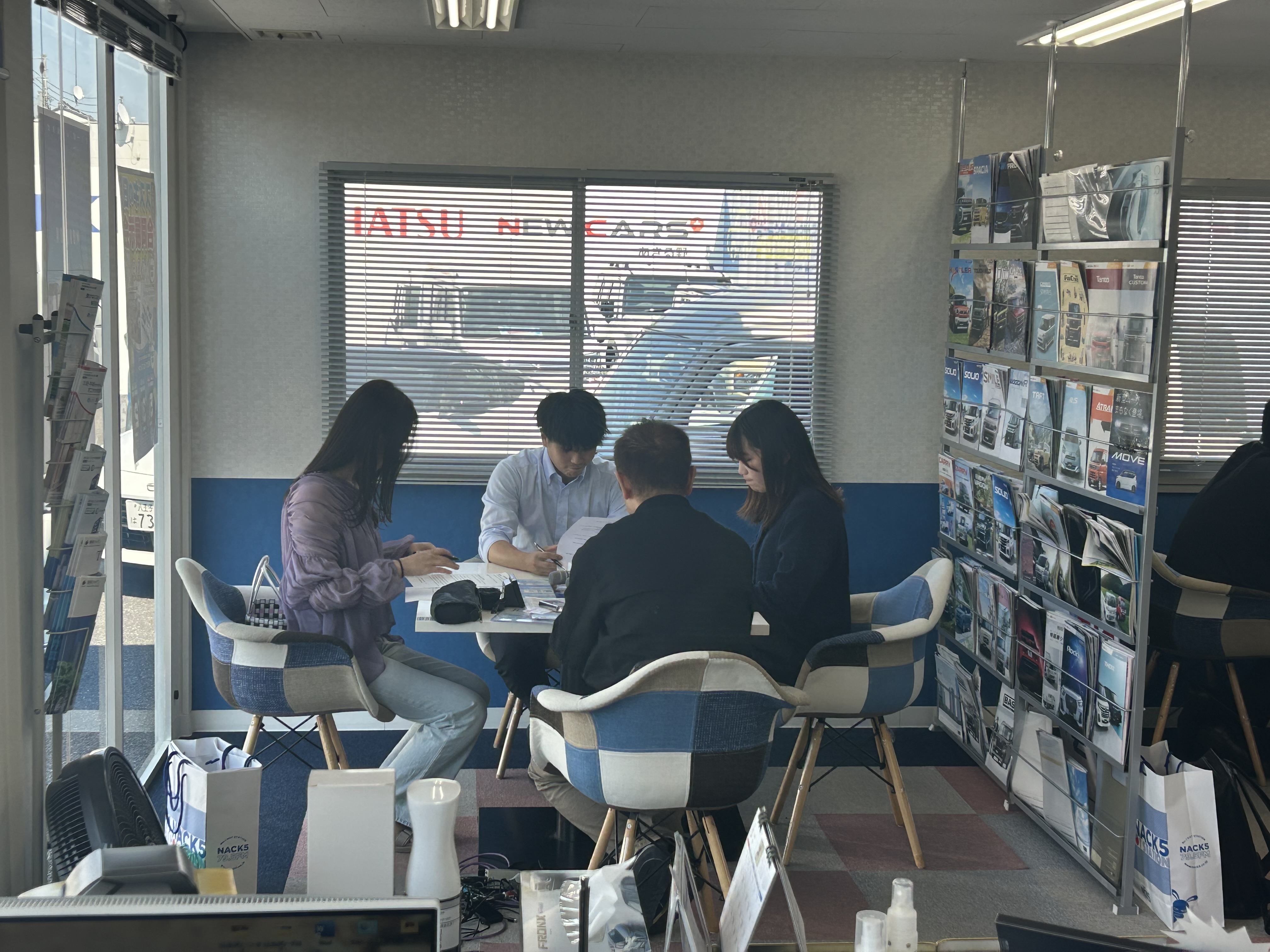 PSJグループ実店舗での商談風景／フラットで熱いチーム