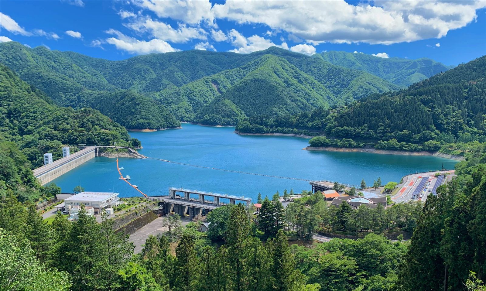 奥多摩湖——秋川渓谷から足をのばす絶景ドライブ