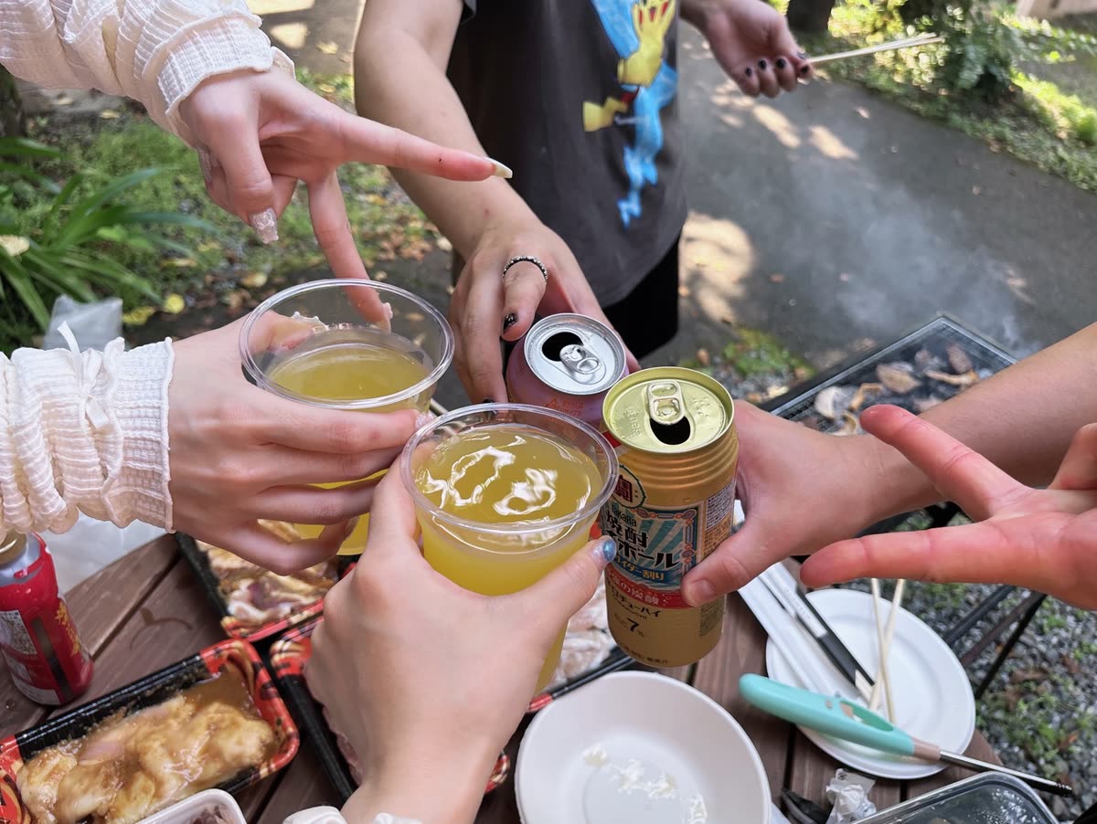 コテージ森林村でのBBQ・乾杯の様子（お客様投稿）