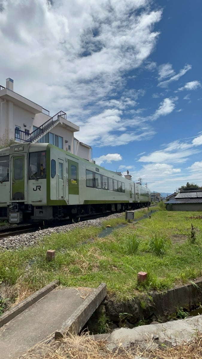 小淵沢から小諸まで走るJR小海線の車両（お客様投稿）